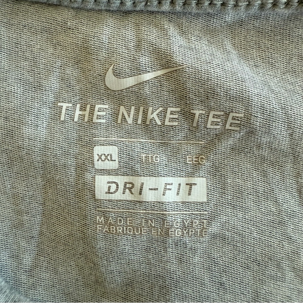 Nike Gray T-Shirt with Colorful Abstract Design - Picture 4 of 5